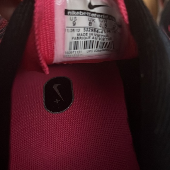 Practically new Nike running shoes - Picture 5 of 6